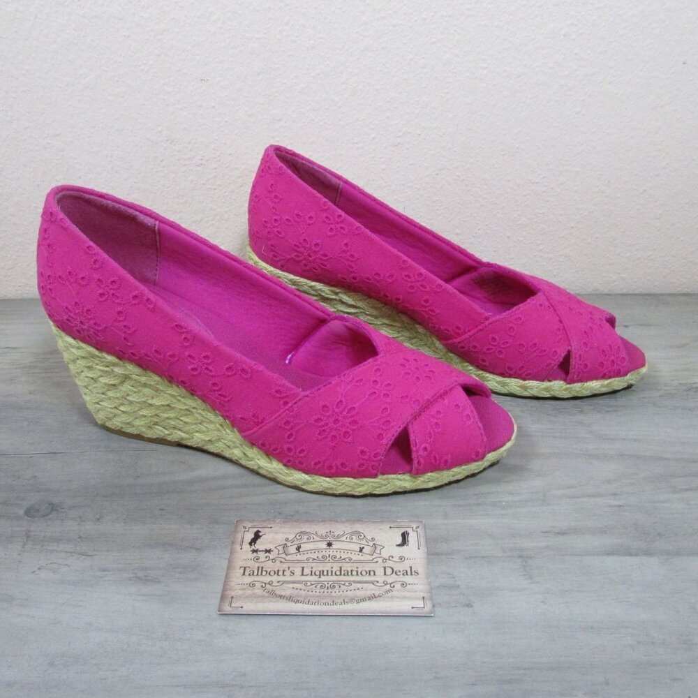 Chaps Women's 8 Dakoda Slip On Espadrille Wedges Geranium Eyelet